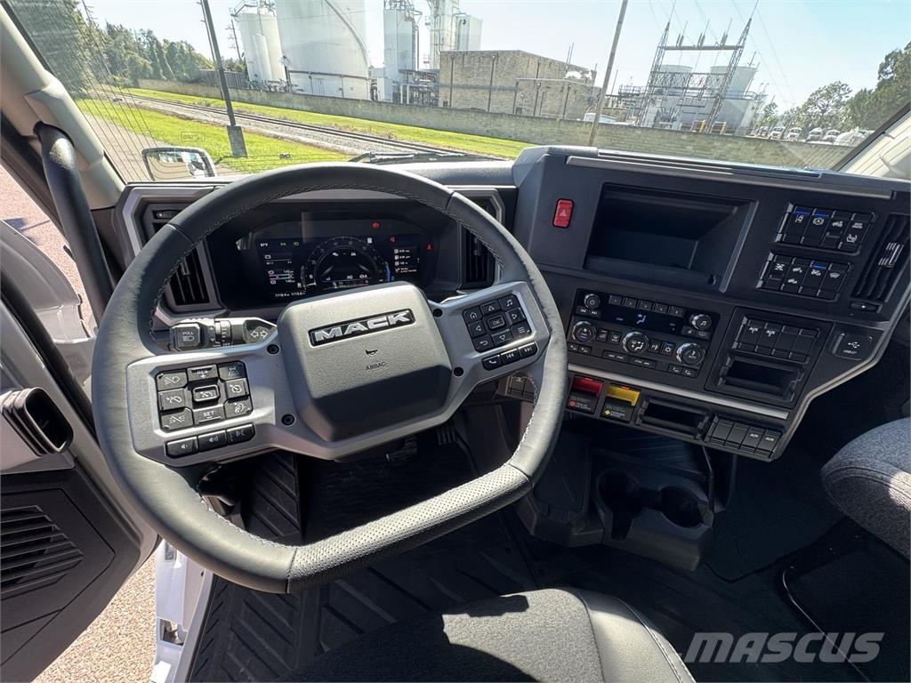 Mack PR64T Autotractoare