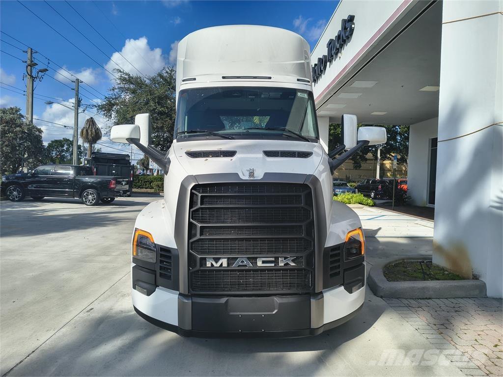 Mack PR64T Autotractoare