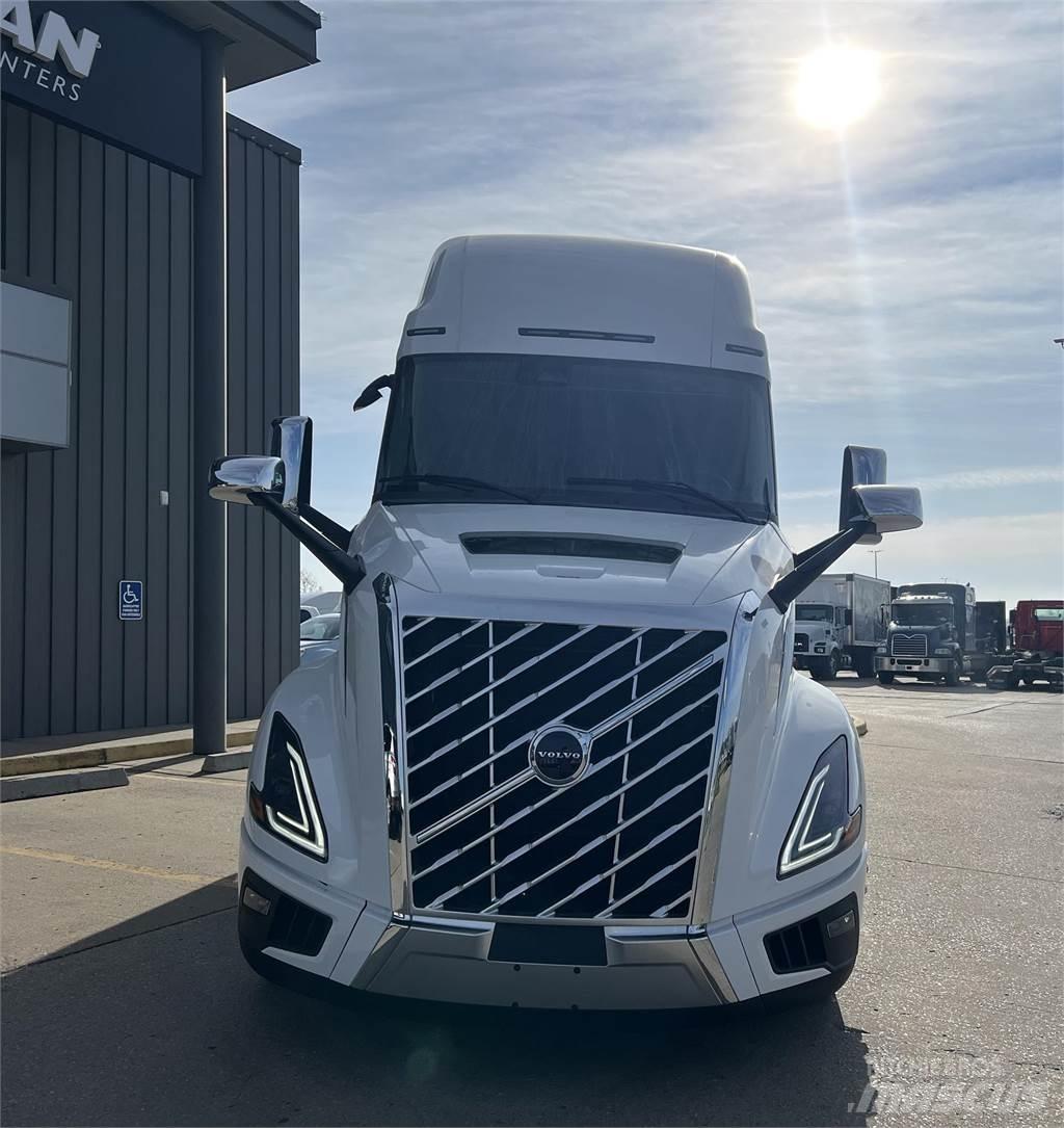 Volvo NEW VNL860 Autotractoare