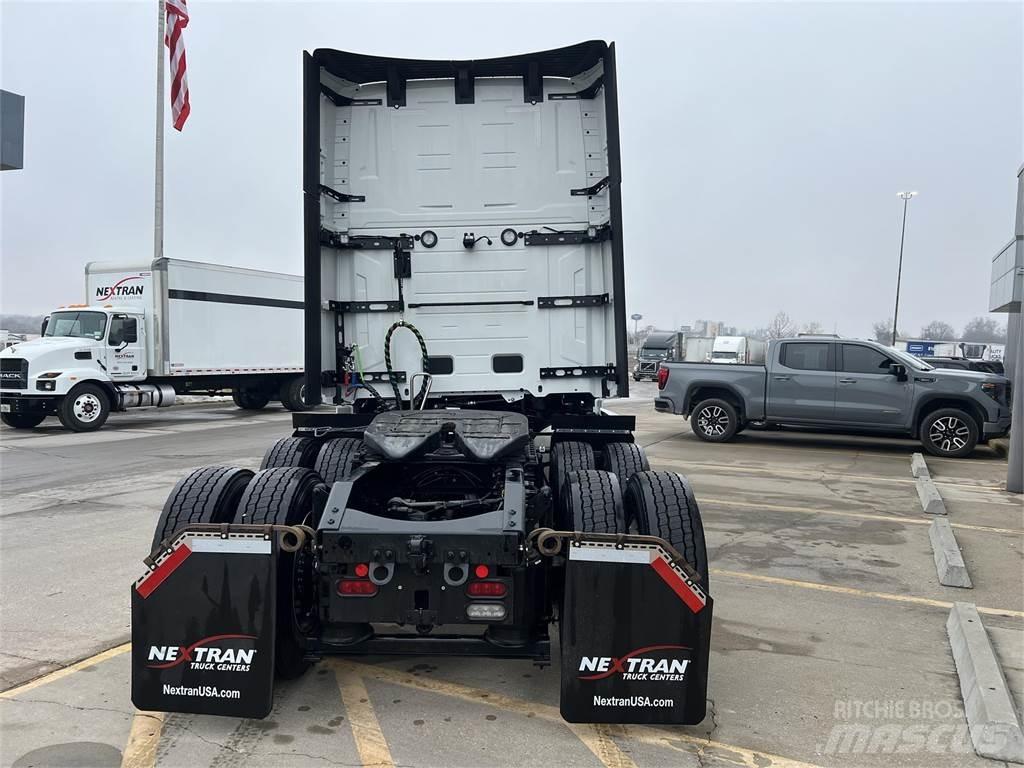 Volvo NEW VNL860 Autotractoare