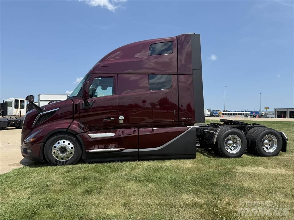 Volvo NEW VNL860 Autotractoare