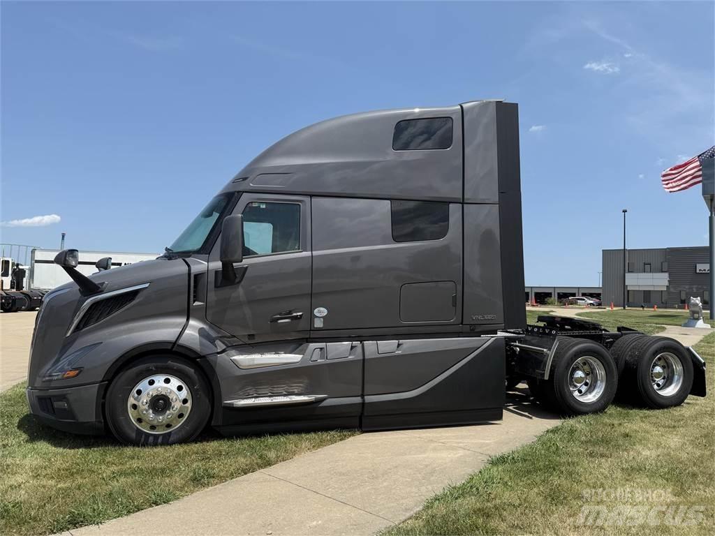 Volvo NEW VNL860 Autotractoare