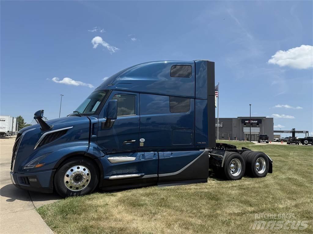 Volvo NEW VNL860 Autotractoare