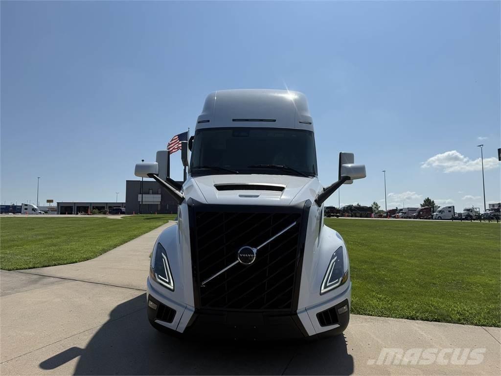 Volvo NEW VNL860 Autotractoare