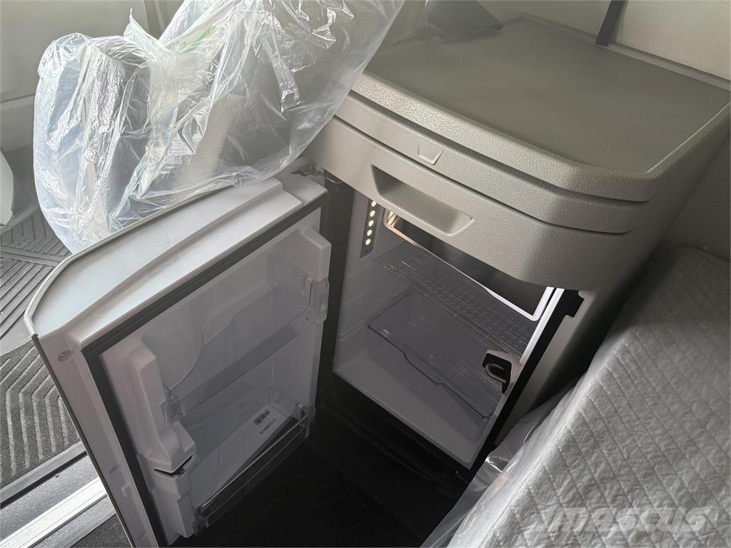 Volvo NEW VNL860 Autotractoare