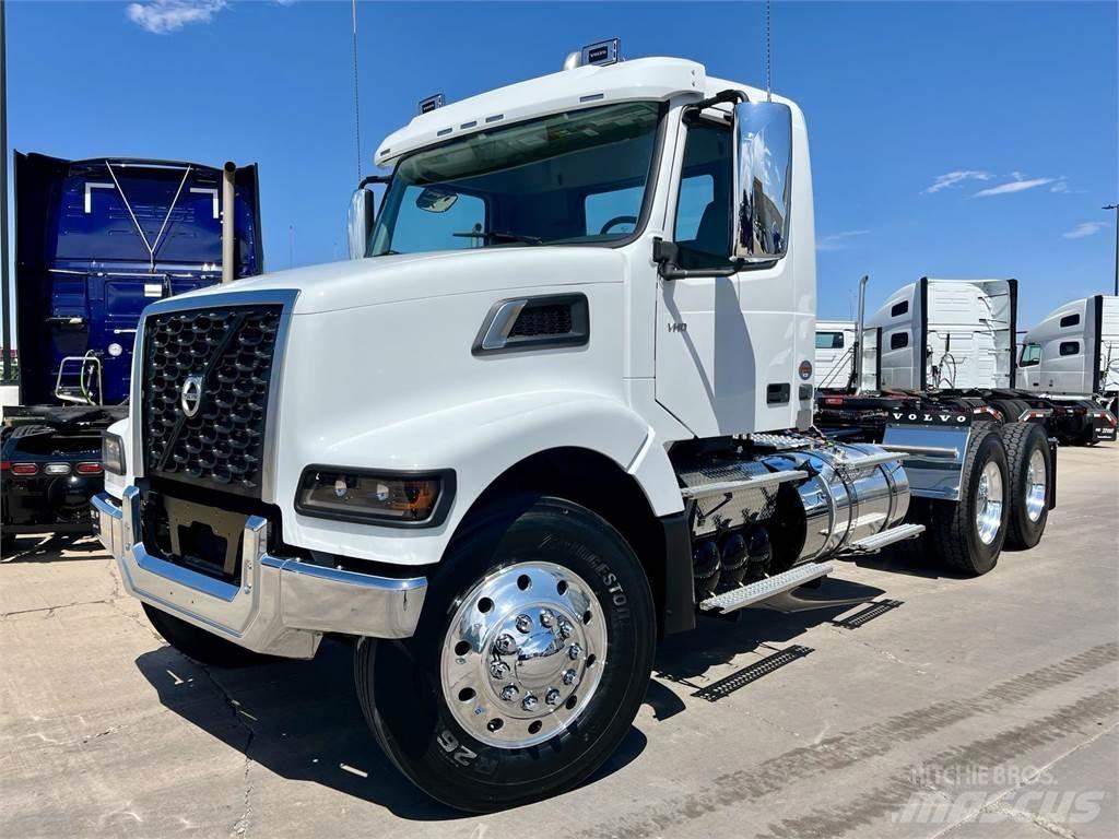 Volvo VHD64FT300 Autotractoare