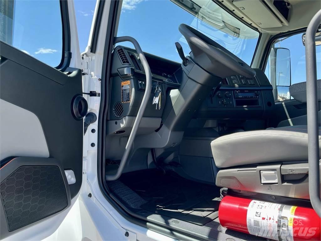 Volvo VHD64FT300 Autotractoare