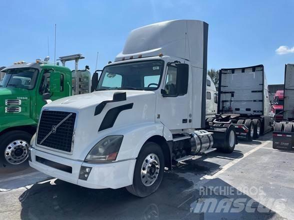 Volvo VNL42T Autotractoare