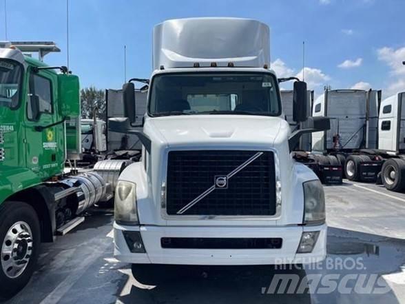 Volvo VNL42T Autotractoare