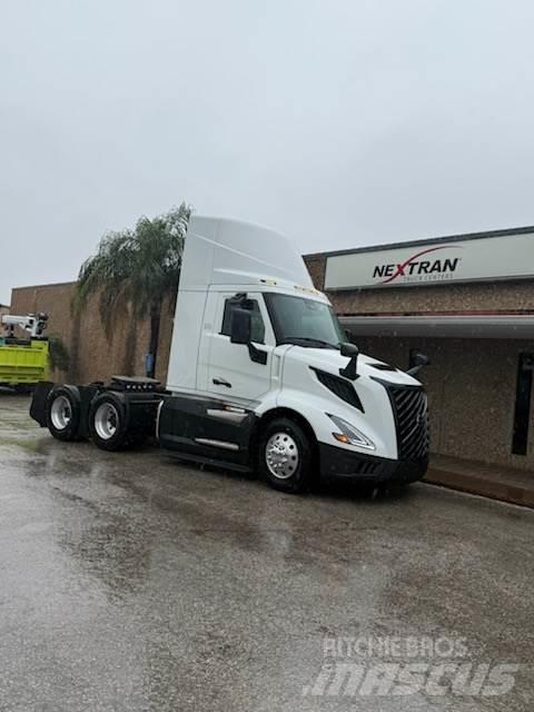 Volvo VNL64T300 Autotractoare