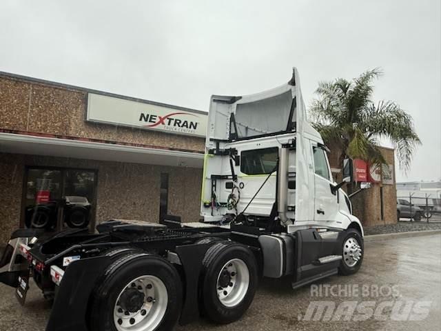 Volvo VNL64T300 Autotractoare
