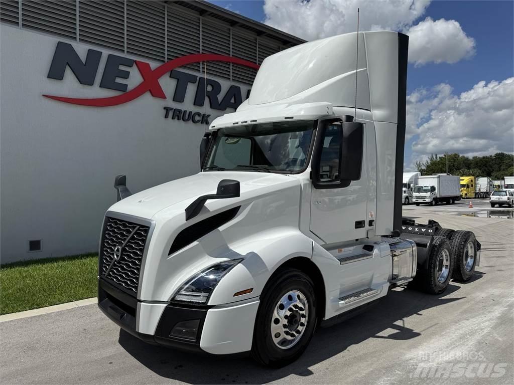 Volvo VNL64T300 Autotractoare