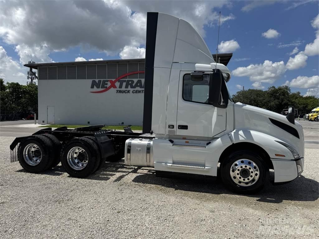 Volvo VNL64T300 Autotractoare