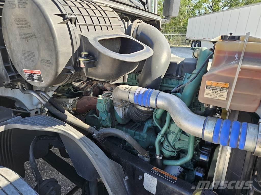 Volvo VNL64T300 Autotractoare