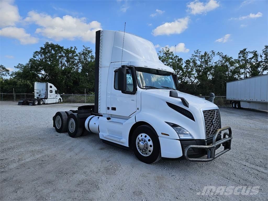 Volvo VNL64T300 Autotractoare