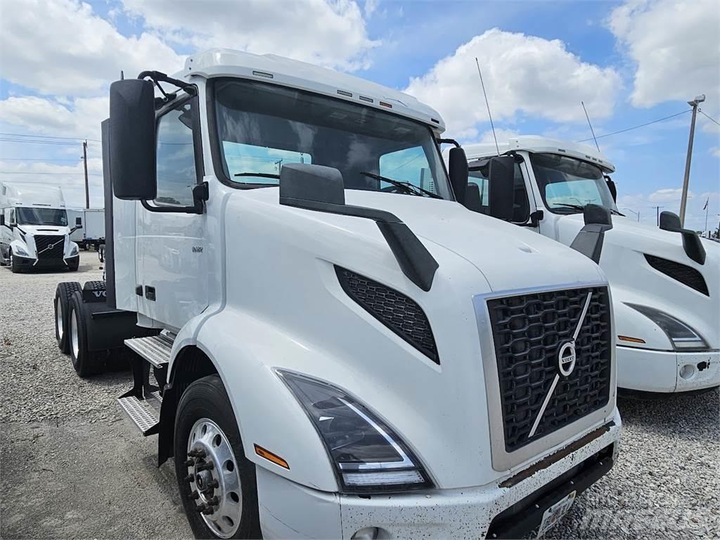 Volvo VNL64T300 Autotractoare