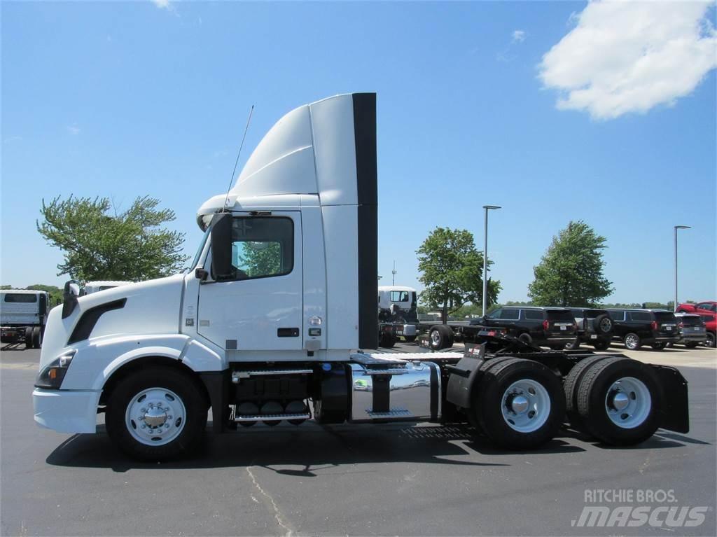 Volvo VNL64T300 Autotractoare