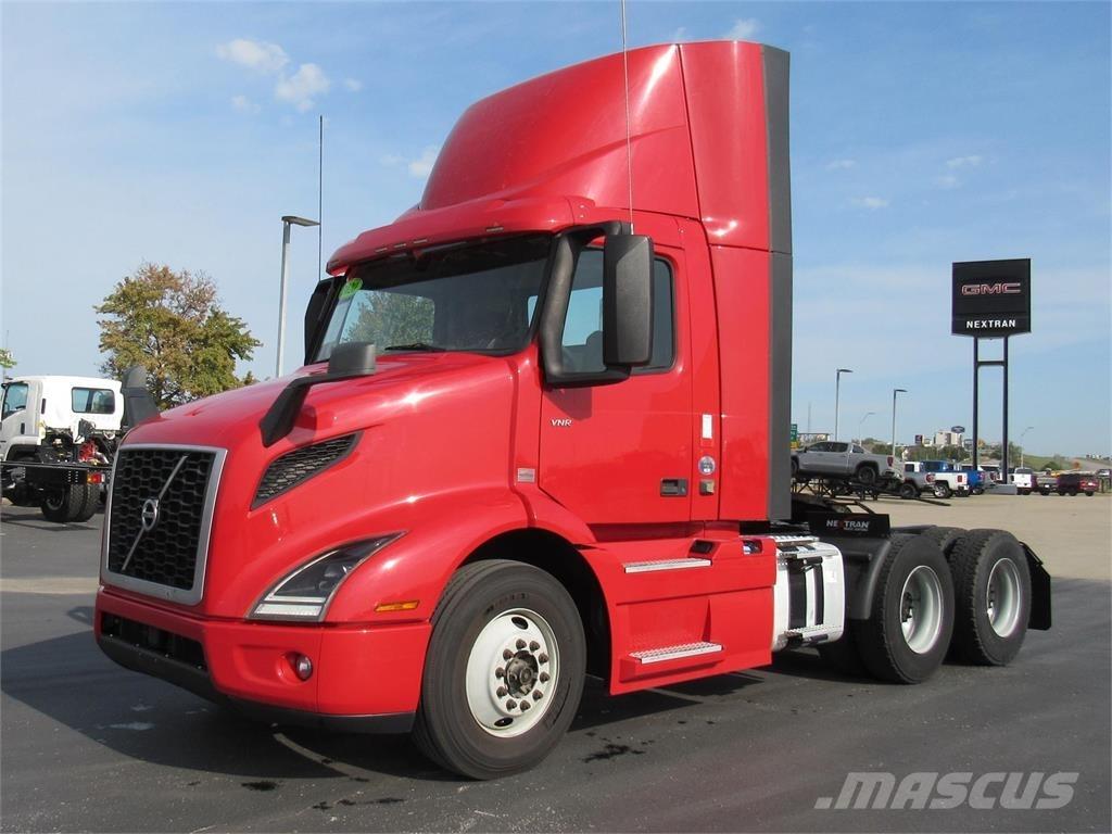 Volvo VNL64T300 Autotractoare