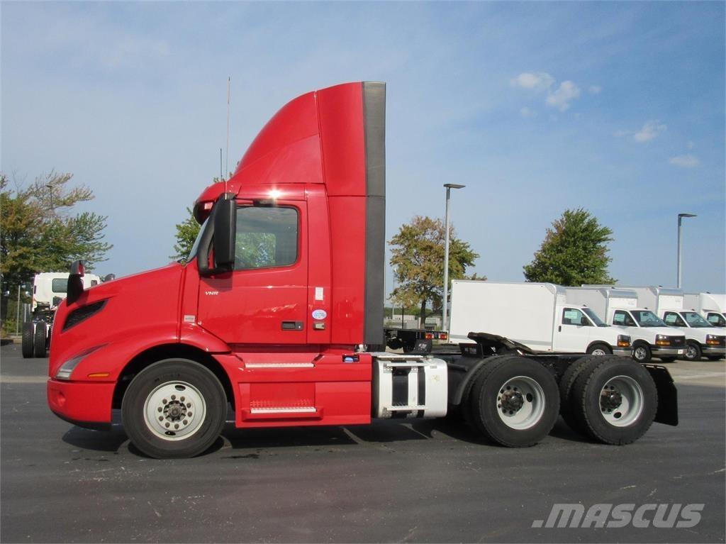 Volvo VNL64T300 Autotractoare