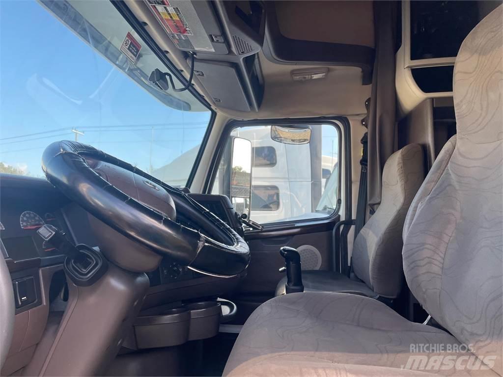 Volvo VNL64T670 Autotractoare