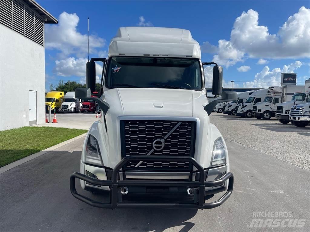 Volvo VNL64T760 Autotractoare