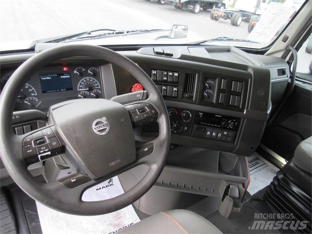 Volvo VNL64T760 Autotractoare