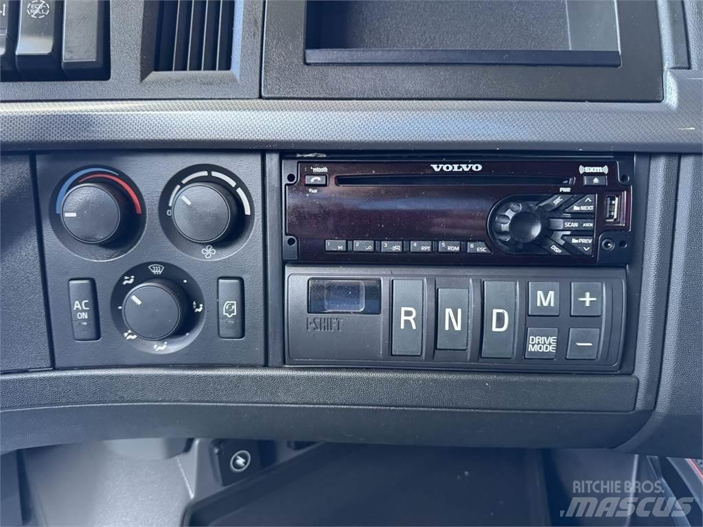 Volvo VNL64T760 Autotractoare