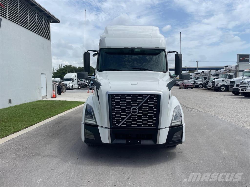 Volvo VNL64T760 Autotractoare