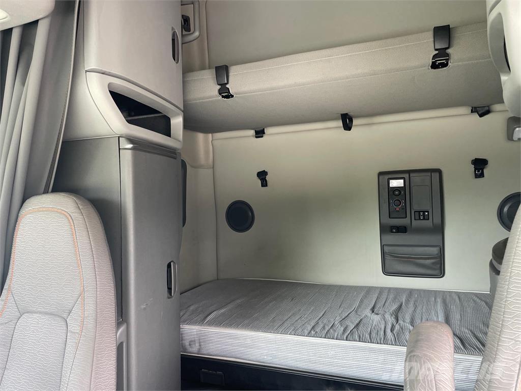 Volvo VNL64T760 Autotractoare