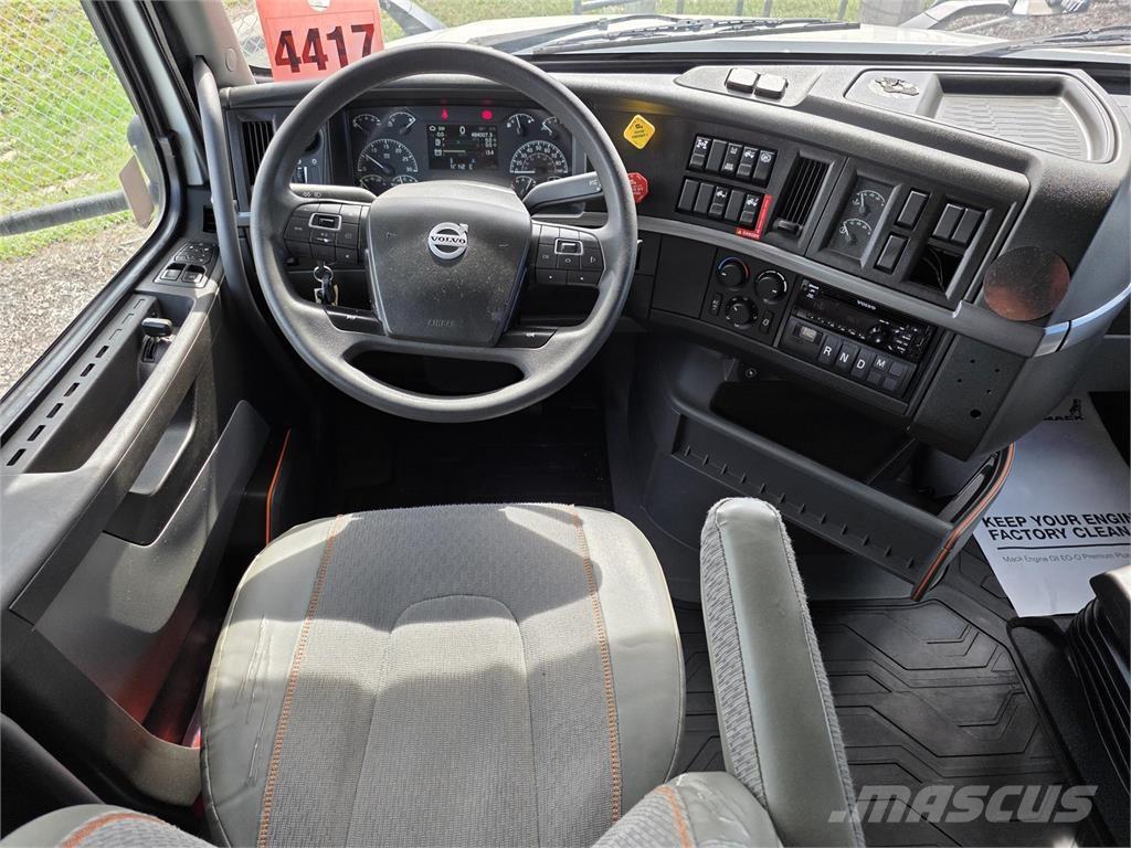 Volvo VNL64T760 Autotractoare