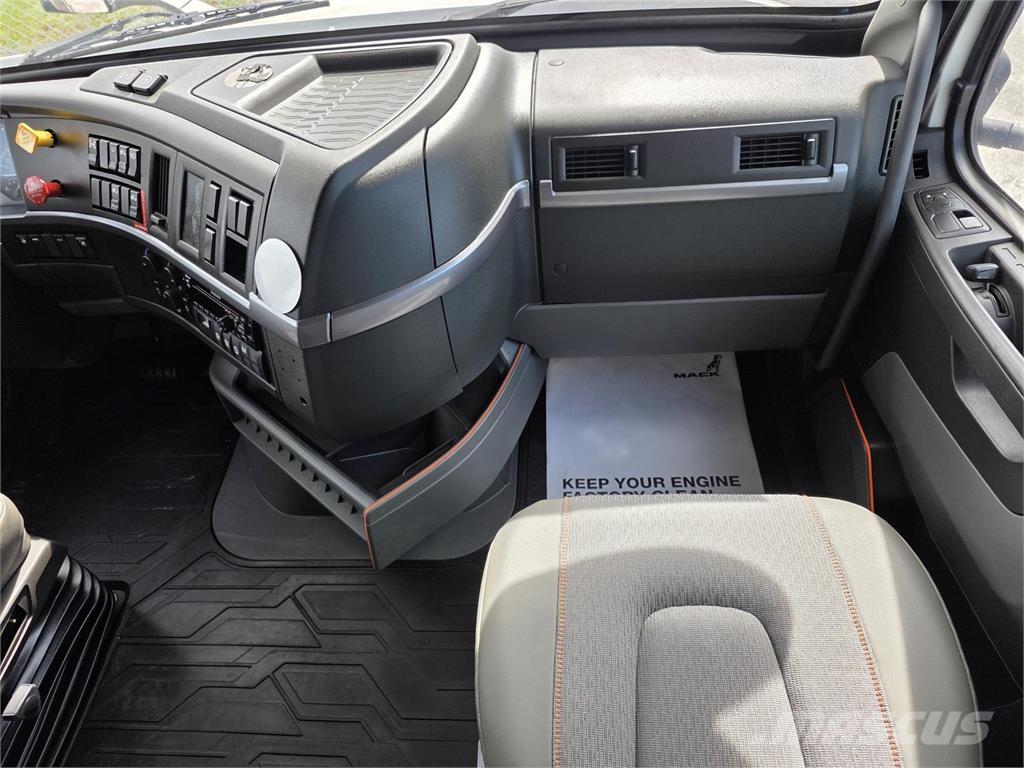 Volvo VNL64T760 Autotractoare