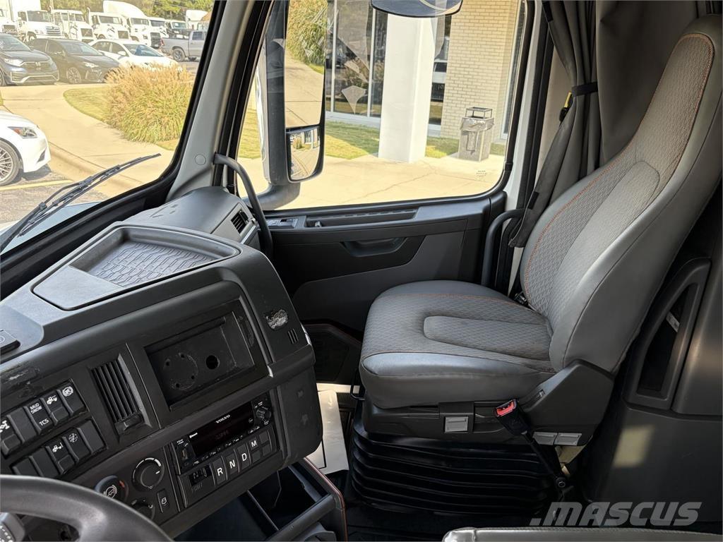 Volvo VNL64T760 Autotractoare