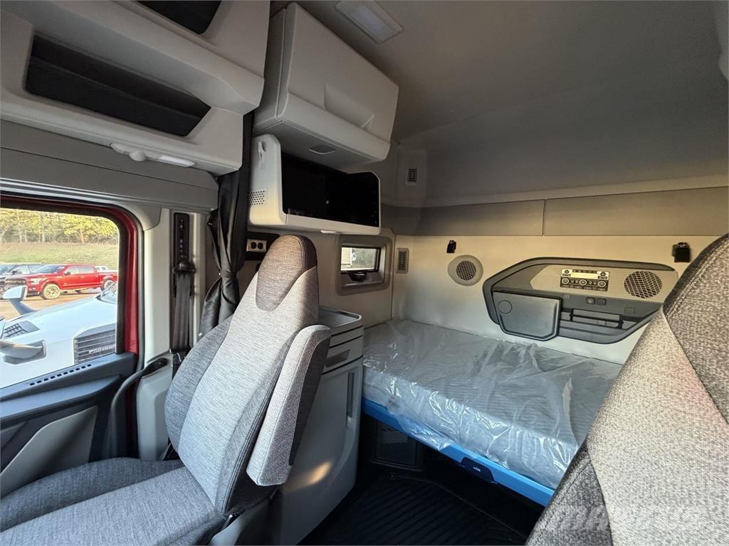 Volvo VNL64T840 Autotractoare