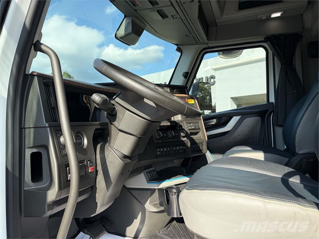 Volvo VNL64T860 Autotractoare