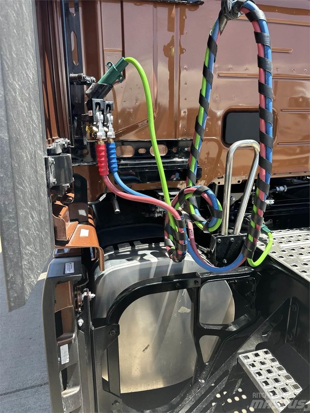 Volvo VNL64T860 Autotractoare