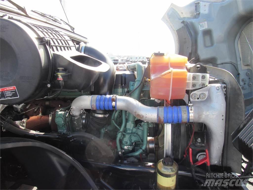 Volvo VNL64T860 Autotractoare