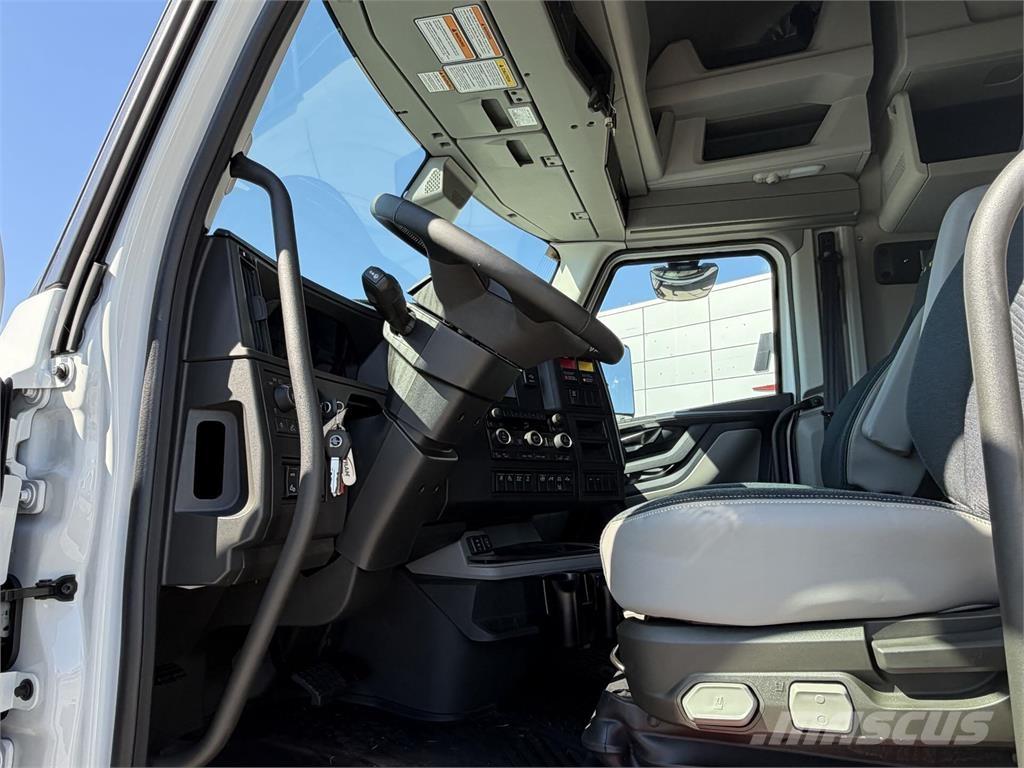 Volvo VNL64T860 Autotractoare