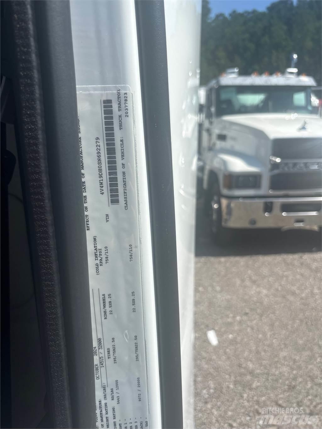 Volvo VNR42T300 Autotractoare