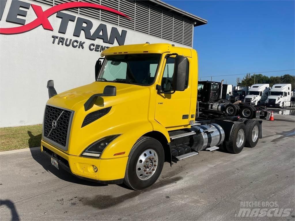 Volvo VNR64T Autotractoare
