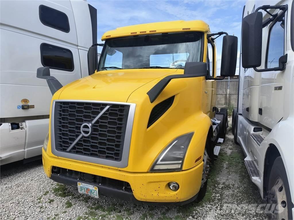 Volvo VNR64T Autotractoare
