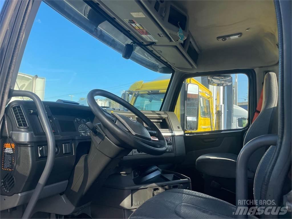 Volvo VNR64T Autotractoare
