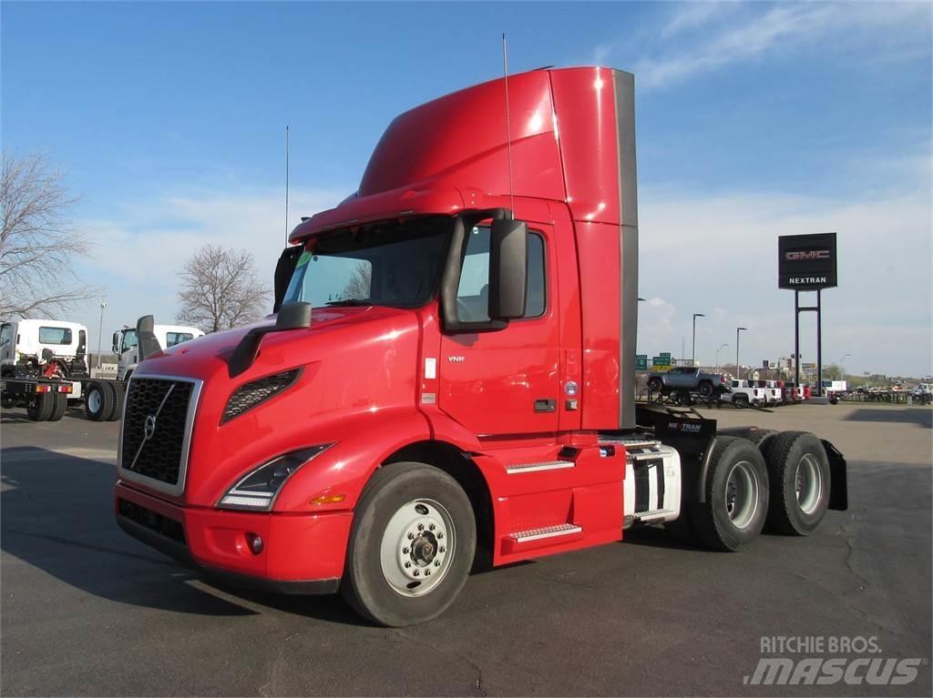 Volvo VNR64T300 Autotractoare