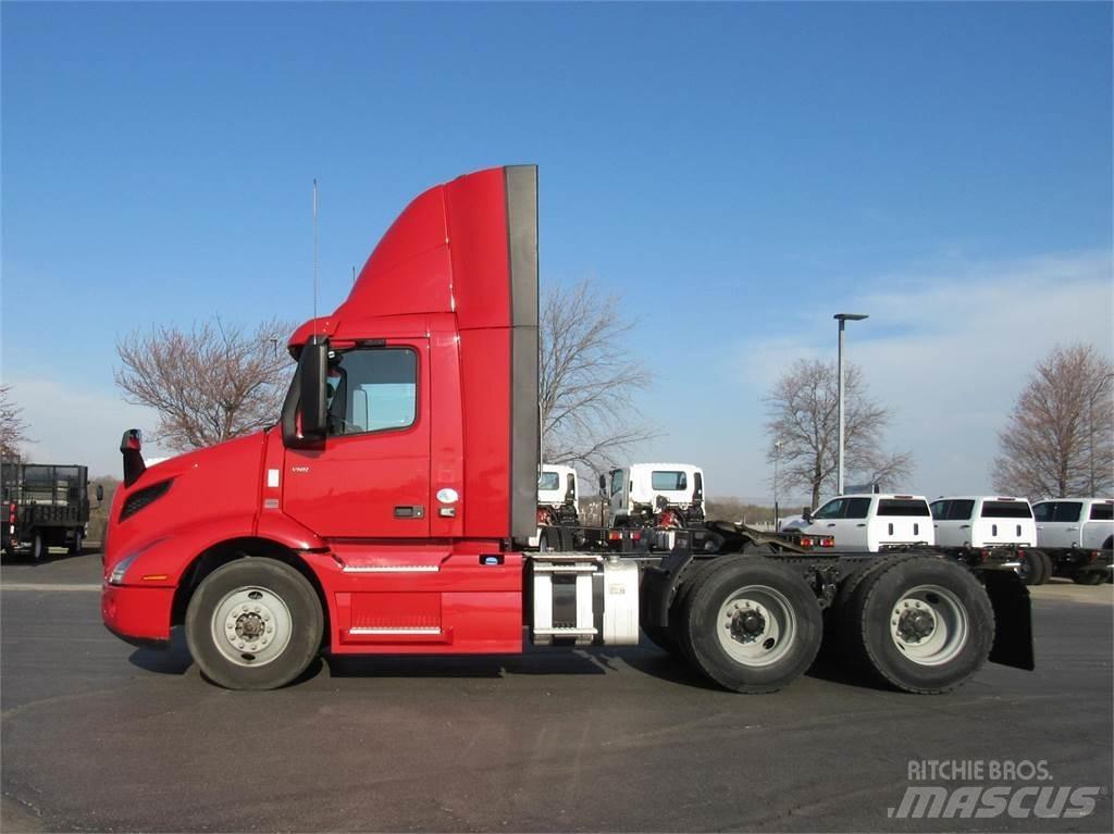 Volvo VNR64T300 Autotractoare