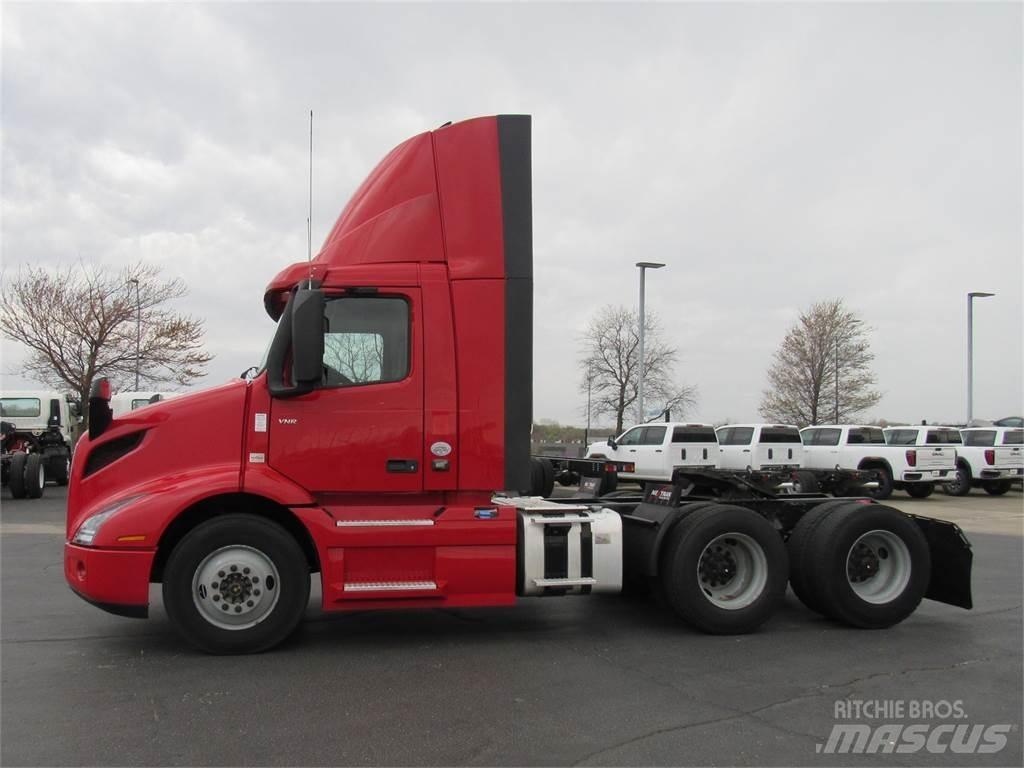 Volvo VNR64T300 Autotractoare