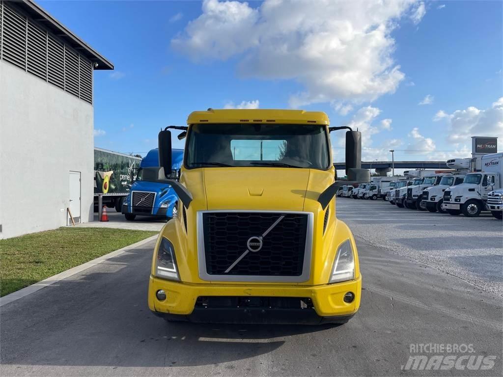 Volvo VNR64T300 Autotractoare