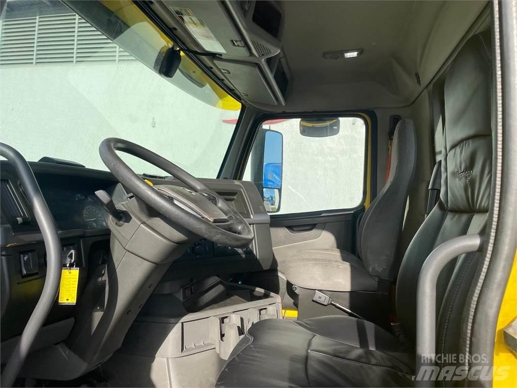 Volvo VNR64T300 Autotractoare