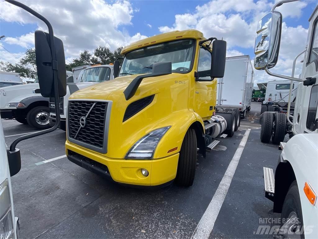 Volvo VNR64T300 Autotractoare