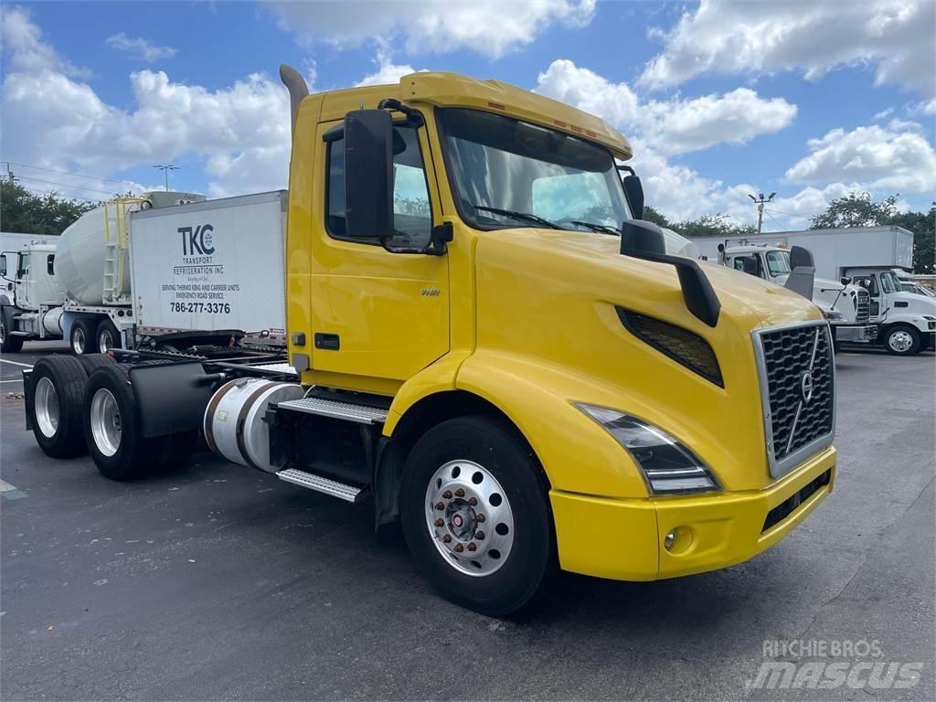 Volvo VNR64T300 Autotractoare