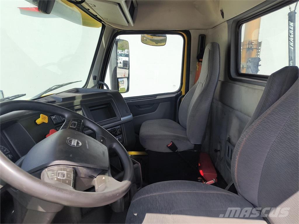 Volvo VNR64T300 Autotractoare