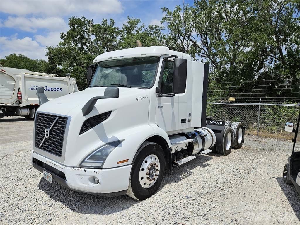 Volvo VNR64T300 Autotractoare